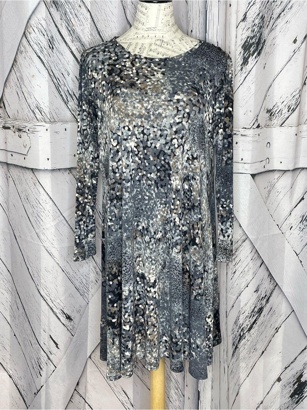 NWOT Niche Nilgun Derman long-sleeve gray shift dress an all-over mosaic print M